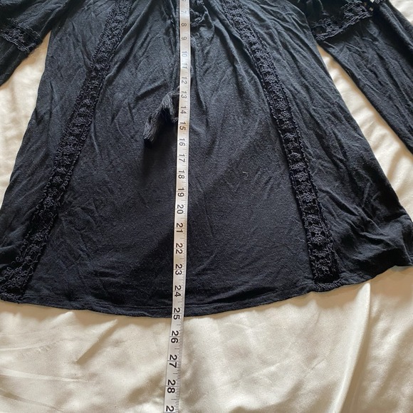 White House Black Market Black‎ Lace Trim Long Flared Sleeve Top Sz Medium - Picture 4 of 8